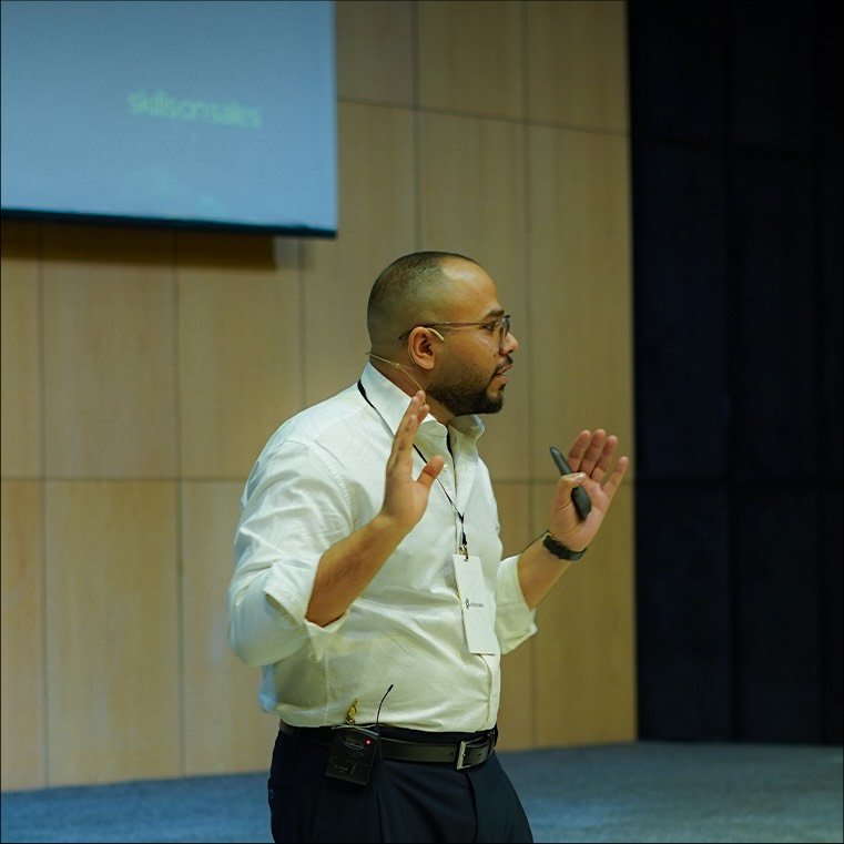 عـلـي عـواد